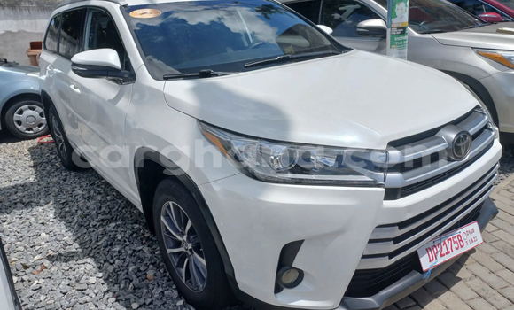 Buy Used Toyota Highlander White Car in Accra in Greater Accra Buy Used Toyota Highlander White Car in Accra in Greater Accra