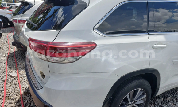 Sayi Na hannu Toyota Highlander White Mota in Accra a Greater Accra Sayi Na hannu Toyota Highlander White Mota in Accra a Greater Accra