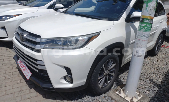 Sayi Na hannu Toyota Highlander White Mota in Accra a Greater Accra Sayi Na hannu Toyota Highlander White Mota in Accra a Greater Accra