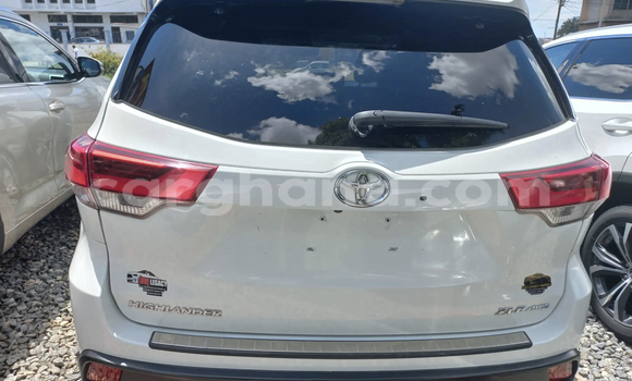 Sayi Na hannu Toyota Highlander White Mota in Accra a Greater Accra Sayi Na hannu Toyota Highlander White Mota in Accra a Greater Accra