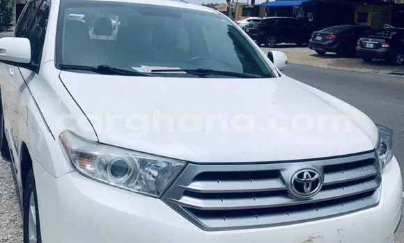 Sayi Na hannu Toyota Highlander White Mota in Accra a Greater Accra