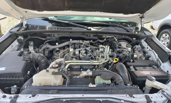 Buy Used Toyota Hilux White Car in Accra in Greater Accra Buy Used Toyota Hilux White Car in Accra in Greater Accra