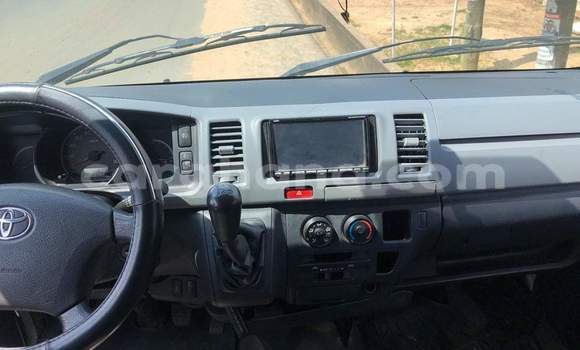 Ra Àlòkù Toyota Hiace funfun Ọkọ̀ in Sekondi–Takoradi Metropolitan ni Oorun Ra Àlòkù Toyota Hiace funfun Ọkọ̀ in Sekondi–Takoradi Metropolitan ni Oorun