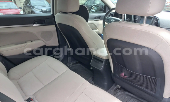 Ra Àlòkù Hyundai Elantra funfun Ọkọ̀ in Accra ni Greater Accra Ra Àlòkù Hyundai Elantra funfun Ọkọ̀ in Accra ni Greater Accra