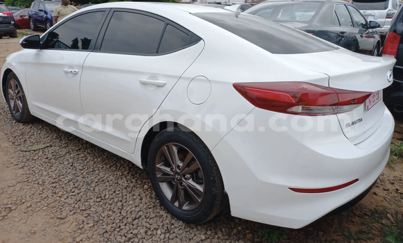 Ra Àlòkù Hyundai Elantra funfun Ọkọ̀ in Accra ni Greater Accra Ra Àlòkù Hyundai Elantra funfun Ọkọ̀ in Accra ni Greater Accra