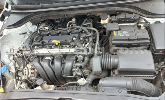 Ra Àlòkù Hyundai Elantra funfun Ọkọ̀ in Accra ni Greater Accra Ra Àlòkù Hyundai Elantra funfun Ọkọ̀ in Accra ni Greater Accra