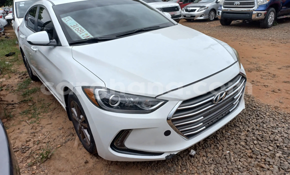 Ra Àlòkù Hyundai Elantra funfun Ọkọ̀ in Accra ni Greater Accra Ra Àlòkù Hyundai Elantra funfun Ọkọ̀ in Accra ni Greater Accra