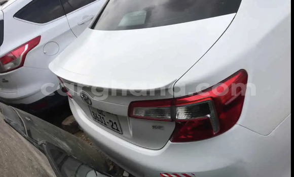 Ra Àlòkù Toyota Camry funfun Ọkọ̀ in Accra ni Greater Accra
