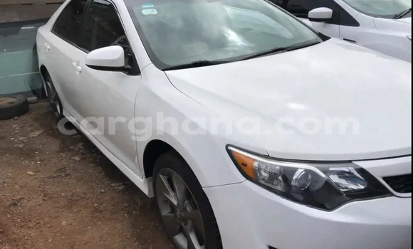 Sayi Na hannu Toyota Camry White Mota in Accra a Greater Accra Sayi Na hannu Toyota Camry White Mota in Accra a Greater Accra