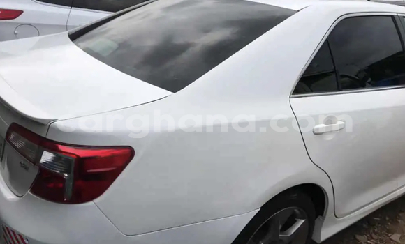 Sayi Na hannu Toyota Camry White Mota in Accra a Greater Accra Sayi Na hannu Toyota Camry White Mota in Accra a Greater Accra