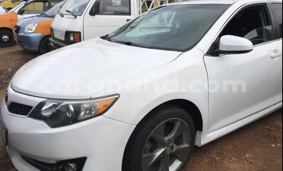Sayi Na hannu Toyota Camry White Mota in Accra a Greater Accra Sayi Na hannu Toyota Camry White Mota in Accra a Greater Accra