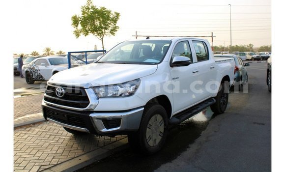 Sayi Imported Toyota Hilux White Mota in Import - Dubai a Ashanti Sayi Imported Toyota Hilux White Mota in Import - Dubai a Ashanti