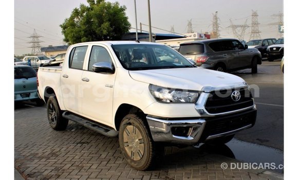 Sayi Imported Toyota Hilux White Mota in Import - Dubai a Ashanti Sayi Imported Toyota Hilux White Mota in Import - Dubai a Ashanti