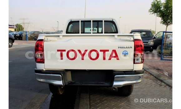 Sayi Imported Toyota Hilux White Mota in Import - Dubai a Ashanti Sayi Imported Toyota Hilux White Mota in Import - Dubai a Ashanti