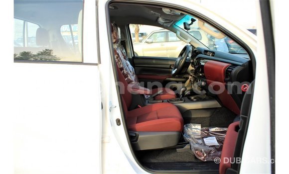 Sayi Imported Toyota Hilux White Mota in Import - Dubai a Ashanti Sayi Imported Toyota Hilux White Mota in Import - Dubai a Ashanti