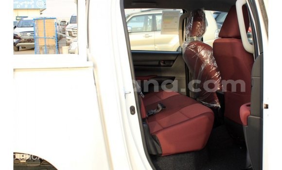 Sayi Imported Toyota Hilux White Mota in Import - Dubai a Ashanti Sayi Imported Toyota Hilux White Mota in Import - Dubai a Ashanti