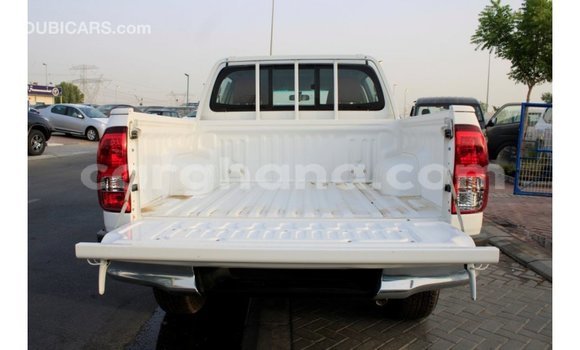 Sayi Imported Toyota Hilux White Mota in Import - Dubai a Ashanti Sayi Imported Toyota Hilux White Mota in Import - Dubai a Ashanti