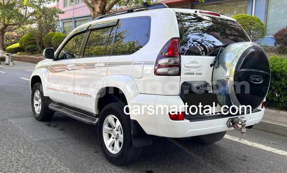 Buy Used Toyota Prado White Car in Accra in Greater Accra Buy Used Toyota Prado White Car in Accra in Greater Accra