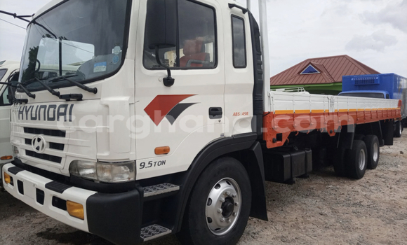 Sayi Na hannu Hyundai H200 White Babbar mota in Accra a Greater Accra Sayi Na hannu Hyundai H200 White Babbar mota in Accra a Greater Accra