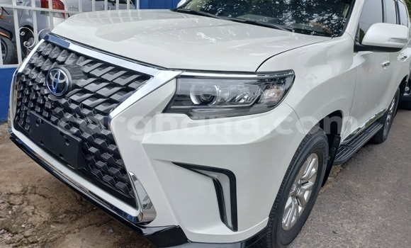 Ra Àlòkù Toyota Land Cruiser Prado funfun Ọkọ̀ in Accra ni Greater Accra Ra Àlòkù Toyota Land Cruiser Prado funfun Ọkọ̀ in Accra ni Greater Accra