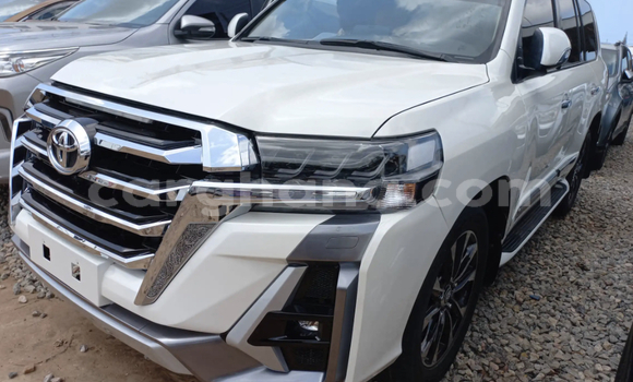 Ra Àlòkù Toyota Land Cruiser funfun Ọkọ̀ in Accra ni Greater Accra