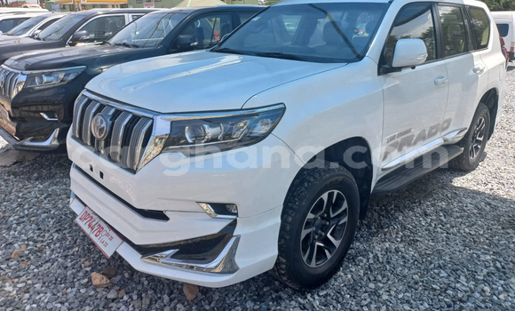 Ra Àlòkù Toyota Land Cruiser Prado funfun Ọkọ̀ in Accra ni Greater Accra Ra Àlòkù Toyota Land Cruiser Prado funfun Ọkọ̀ in Accra ni Greater Accra