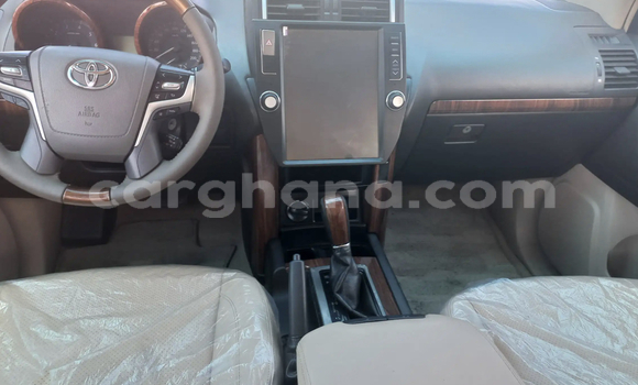 Ra Àlòkù Toyota Land Cruiser Prado funfun Ọkọ̀ in Accra ni Greater Accra Ra Àlòkù Toyota Land Cruiser Prado funfun Ọkọ̀ in Accra ni Greater Accra