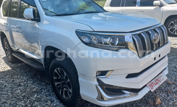 Ra Àlòkù Toyota Land Cruiser Prado funfun Ọkọ̀ in Accra ni Greater Accra Ra Àlòkù Toyota Land Cruiser Prado funfun Ọkọ̀ in Accra ni Greater Accra