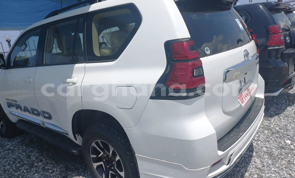 Ra Àlòkù Toyota Land Cruiser Prado funfun Ọkọ̀ in Accra ni Greater Accra Ra Àlòkù Toyota Land Cruiser Prado funfun Ọkọ̀ in Accra ni Greater Accra