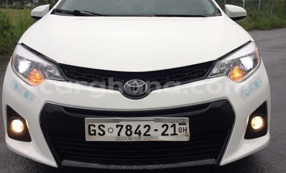 Sayi Na hannu Toyota Corolla White Mota in Accra a Greater Accra
