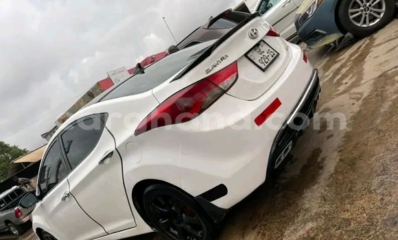 Ra Àlòkù Hyundai Elantra funfun Ọkọ̀ in Accra ni Greater Accra