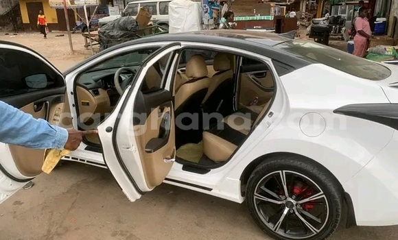 Buy Used Hyundai Elantra White Car in Accra in Greater Accra Buy Used Hyundai Elantra White Car in Accra in Greater Accra