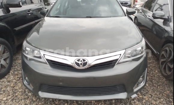 Sayi Na hannu Toyota Camry Azurfa Mota in Accra a Greater Accra
