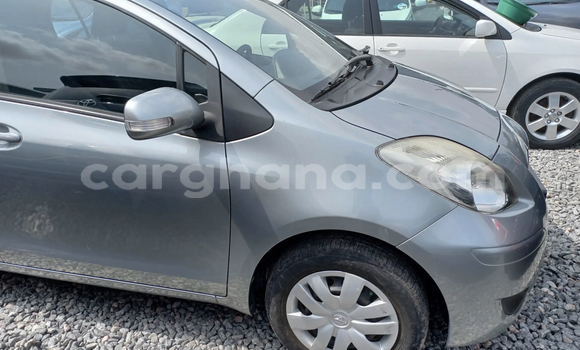 Sayi Na hannu Toyota Vitz Azurfa Mota in Accra a Greater Accra