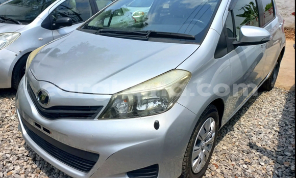 Sayi Na hannu Toyota Vitz Azurfa Mota in Accra a Greater Accra