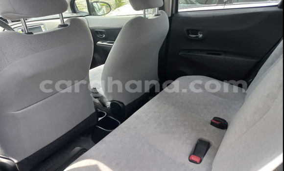 Sayi Na hannu Toyota Vitz Azurfa Mota in Accra a Greater Accra Sayi Na hannu Toyota Vitz Azurfa Mota in Accra a Greater Accra