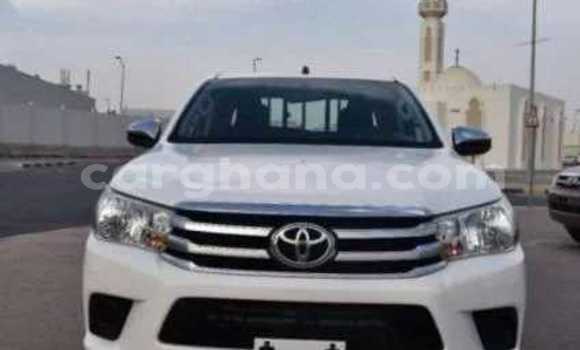 Ra Àlòkù Toyota Hilux funfun Ọkọ̀ in Accra ni Greater Accra