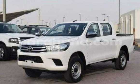 Sayi Na hannu Toyota Hilux White Mota in Accra a Greater Accra Sayi Na hannu Toyota Hilux White Mota in Accra a Greater Accra