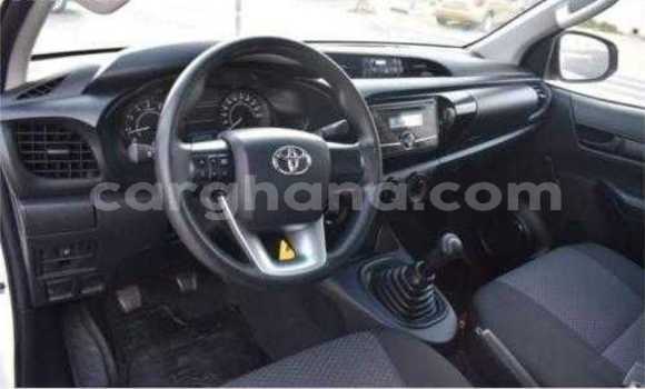 Sayi Na hannu Toyota Hilux White Mota in Accra a Greater Accra Sayi Na hannu Toyota Hilux White Mota in Accra a Greater Accra