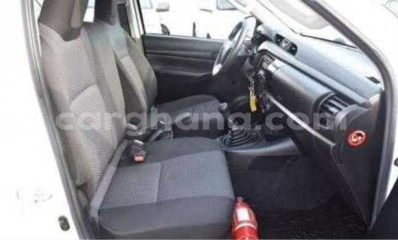 Sayi Na hannu Toyota Hilux White Mota in Accra a Greater Accra Sayi Na hannu Toyota Hilux White Mota in Accra a Greater Accra