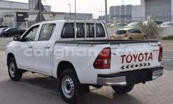 Sayi Na hannu Toyota Hilux White Mota in Accra a Greater Accra Sayi Na hannu Toyota Hilux White Mota in Accra a Greater Accra