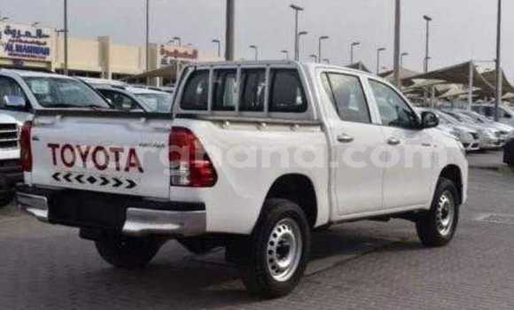 Sayi Na hannu Toyota Hilux White Mota in Accra a Greater Accra Sayi Na hannu Toyota Hilux White Mota in Accra a Greater Accra