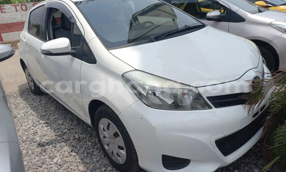 Sayi Na hannu Toyota Vitz White Mota in Accra a Greater Accra