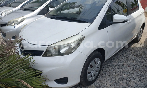 Ra Àlòkù Toyota Vitz funfun Ọkọ̀ in Accra ni Greater Accra Ra Àlòkù Toyota Vitz funfun Ọkọ̀ in Accra ni Greater Accra