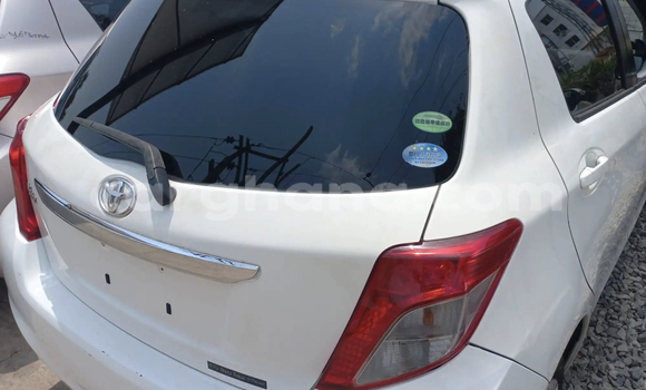 Ra Àlòkù Toyota Vitz funfun Ọkọ̀ in Accra ni Greater Accra Ra Àlòkù Toyota Vitz funfun Ọkọ̀ in Accra ni Greater Accra