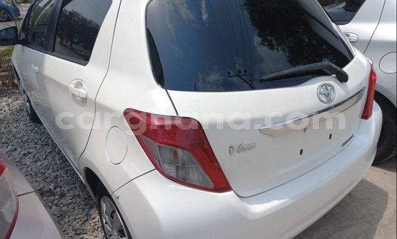 Ra Àlòkù Toyota Vitz funfun Ọkọ̀ in Accra ni Greater Accra Ra Àlòkù Toyota Vitz funfun Ọkọ̀ in Accra ni Greater Accra