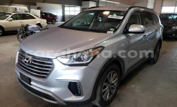 Sayi Na hannu Hyundai Santa Fe Azurfa Mota in Accra a Greater Accra