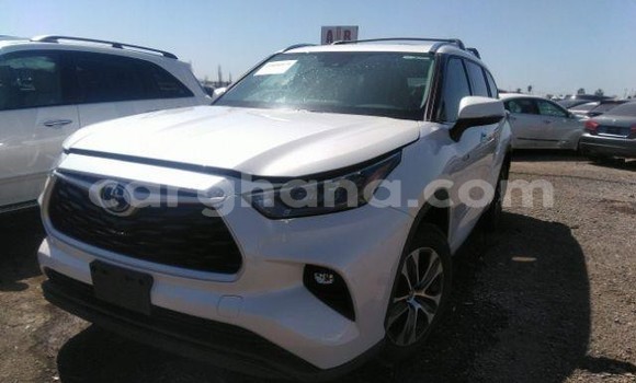 Sayi Na hannu Toyota Highlander White Mota in Accra a Greater Accra