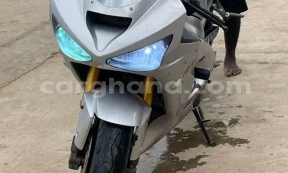 Ra Àlòkù Kawasaki KLR 650 Silver Mọto in Accra ni Greater Accra