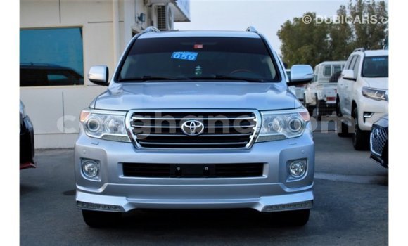Buy Import Toyota Land Cruiser White Car in Import - Dubai in Ashanti Buy Import Toyota Land Cruiser White Car in Import - Dubai in Ashanti